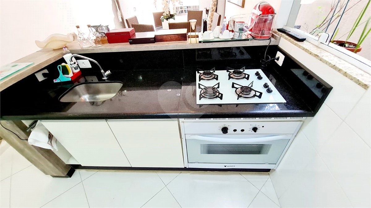 Sobrado à venda com 3 quartos, sendo 1 suíte,  em Jardim Leocádia, Sorocaba, SP