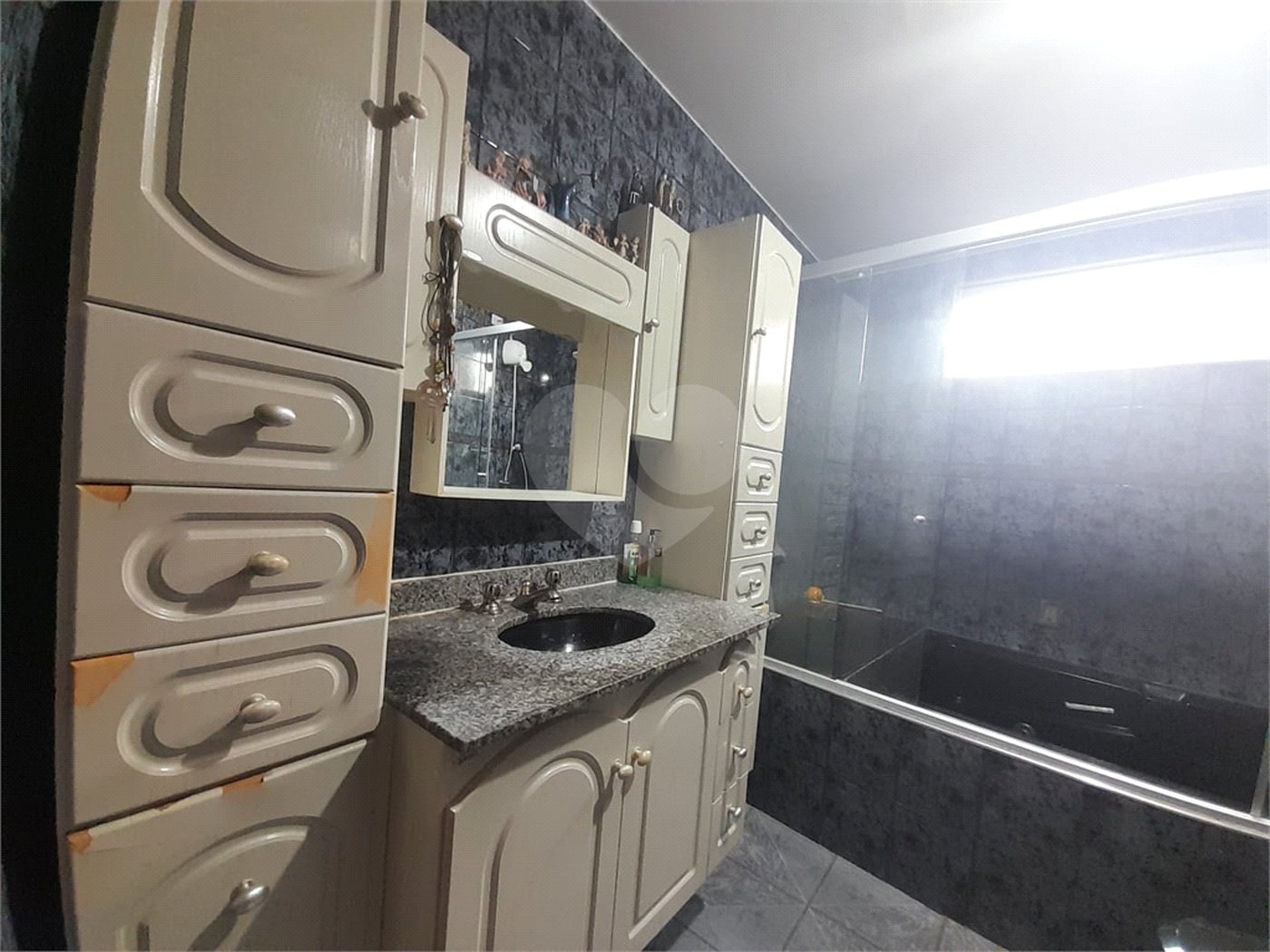 Sobrado à venda com 4 quartos, sendo 1 suíte,  em Saúde, São Paulo, SP