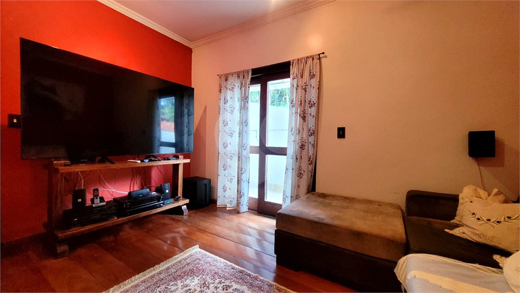 Casa à venda ou para alugar com 4 quartos, sendo 3 suítes, no condomínio Associação Reserva das Hortênsias, Mairiporã - SP