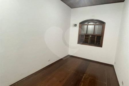 Sobrado à venda com 6 quartos, sendo 3 suítes,  em Dos Casa, São Bernardo do Campo, SP