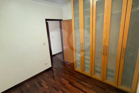 Casa à venda com 4 quartos, sendo 2 suítes,  no condomínio Arujá 5, Arujá - SP
