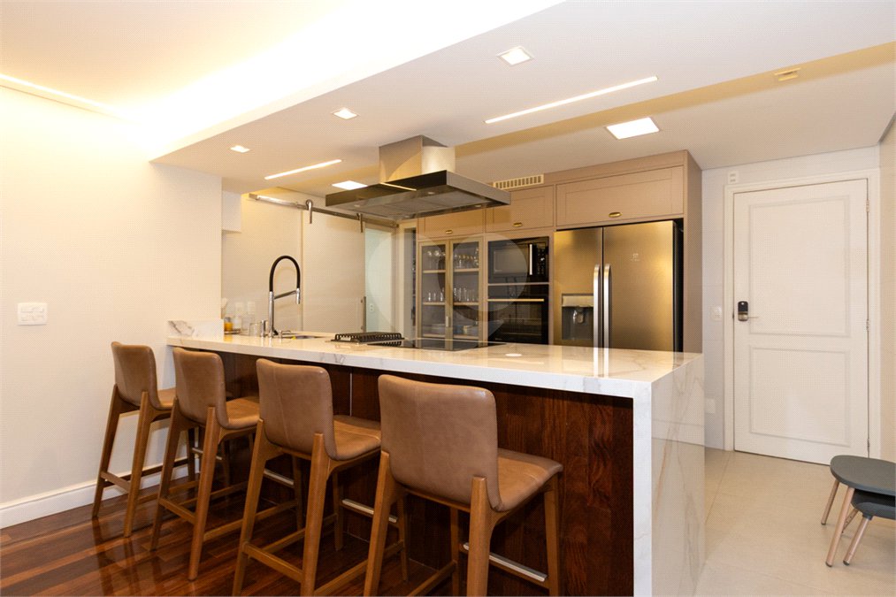 Apartamento à venda com 3 quartos, sendo 1 suíte,  em Vila Uberabinha, São Paulo, SP