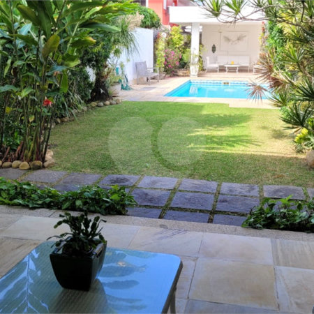Casa à venda com 4 quartos, sendo 2 suítes, no condomínio Crystal Lake, Rio de Janeiro - RJ