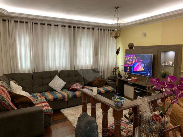 Sobrado à venda com 4 quartos, sendo 1 suíte,  em Jardim Leonor Mendes de Barros, São Paulo, SP