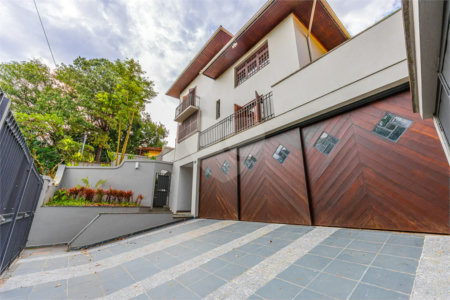 Casa à venda com 4 quartos, sendo 2 suítes, em Jardim Marajoara, São Paulo, SP
