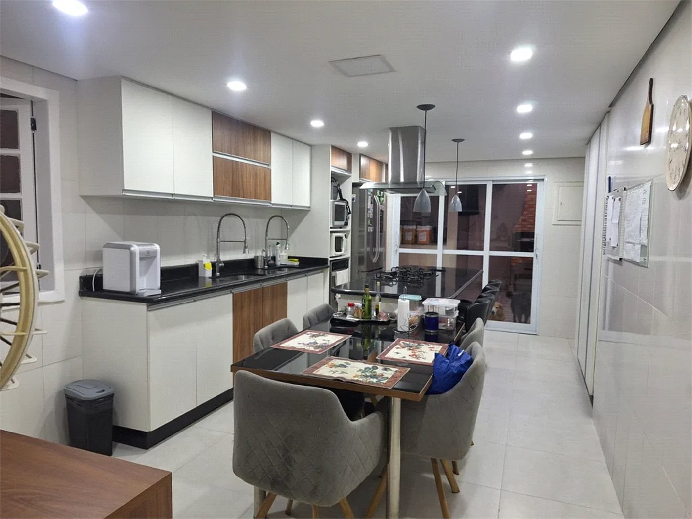 Casa à venda com 5 quartos, sendo 3 suítes, no condomínio Vila Panamericana, São Paulo - SP