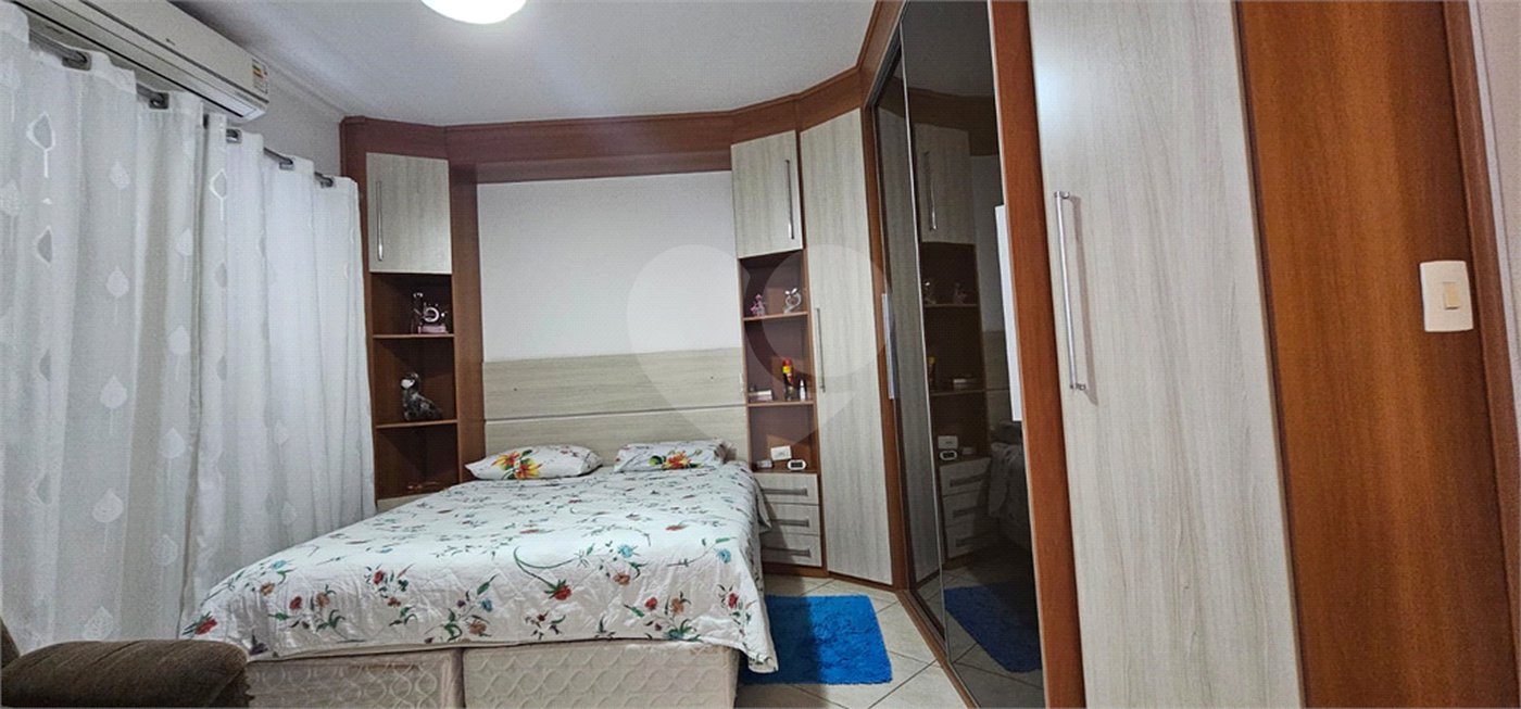 Sobrado à venda com 3 quartos, sendo 1 suíte,  em Vila Regente Feijó, São Paulo, SP