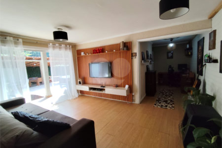 Casa à venda com 3 quartos, sendo 1 suíte, no condomínio Caconde, São Bernardo do Campo - SP