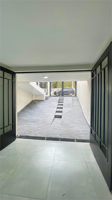 Sobrado com 3 andares, 350 m², 6 quartos, 2 suítes e 5 vagas para locação no Jardim Anália Franco!