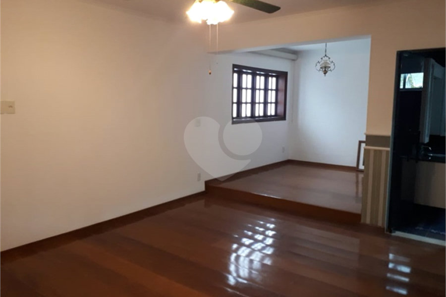 Sobrado à venda com 5 quartos, sendo 3 suítes, em Tremembé, São Paulo, SP