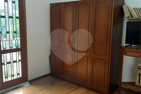 Casa à venda com 3 quartos, sendo 1 suíte, em Vila Mariana, São Paulo, SP
