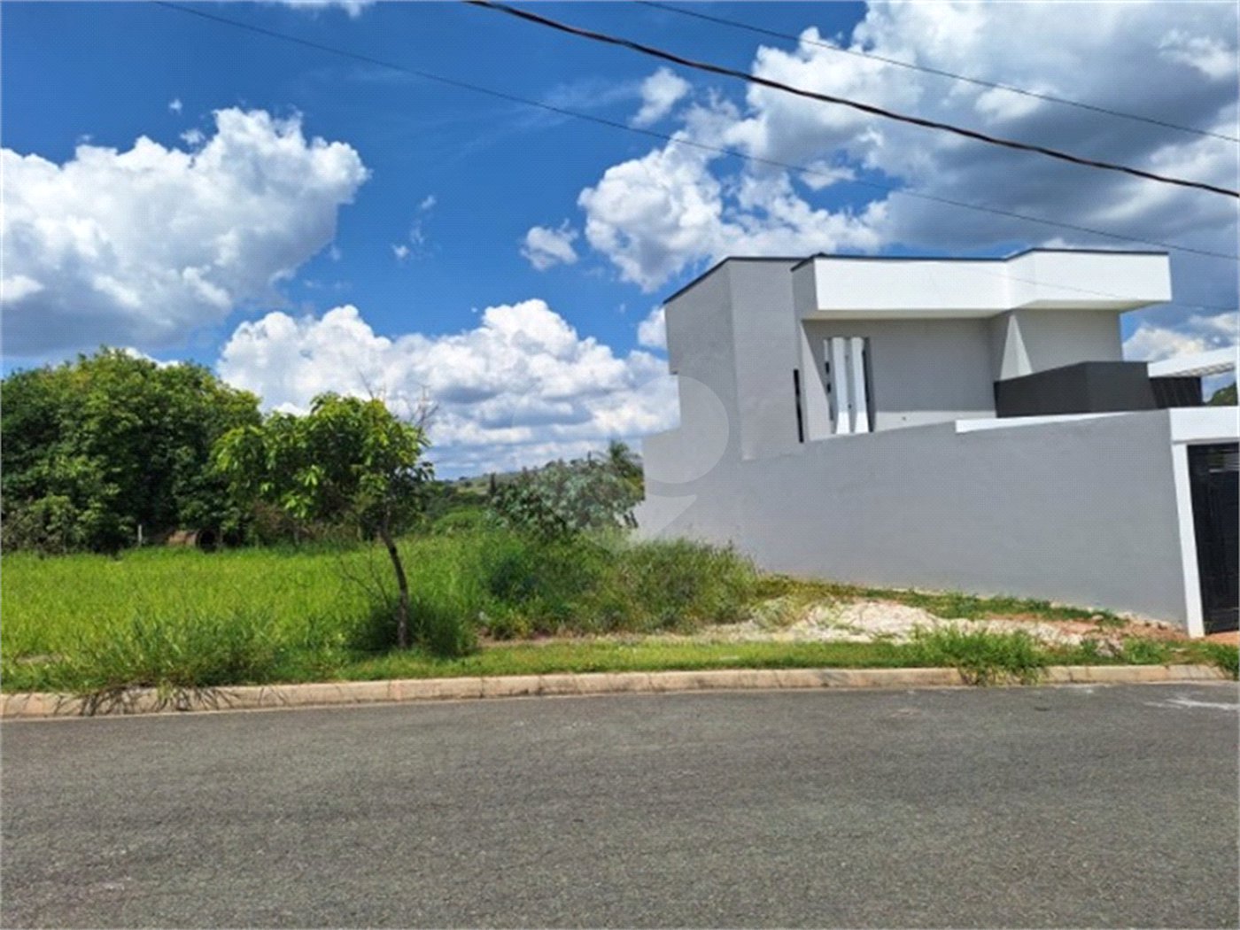 Terreno à venda com 1 suíte em Pinheirinho, Vinhedo, SP