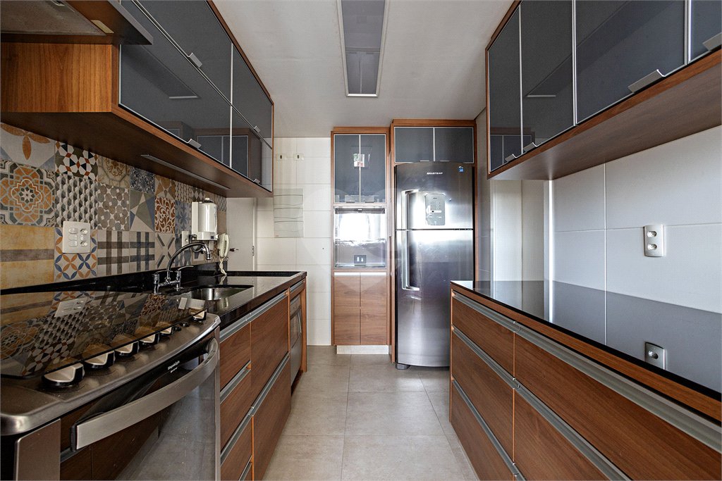 Apartamento à venda com 3 quartos, sendo 1 suíte,  em Jardim das Acácias, São Paulo, SP
