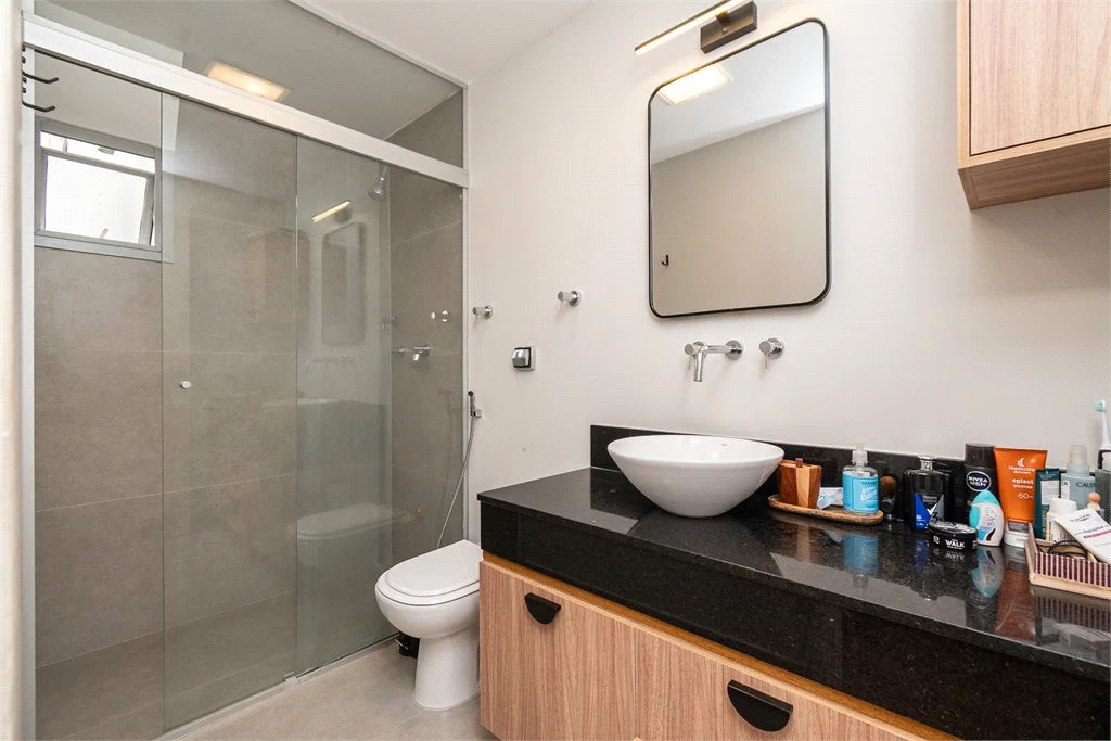 Apartamento à venda com 3 quartos, sendo 1 suíte,  em Vila Madalena, São Paulo, SP