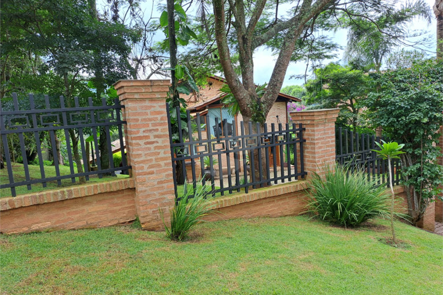 Casa à venda ou para alugar com 3 quartos, sendo 1 suíte,  no condomínio Parque Petrópolis 4 Secção, Mairiporã - SP