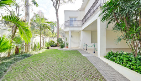 Casa à venda com 4 suítes no condomínio Solar Andaluz, São Paulo - SP