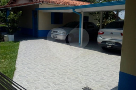 Chácara à venda com 5 quartos, sendo 2 suítes,  no Centro, Sarapuí, SP