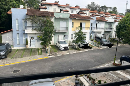 Casa à venda com 3 quartos, sendo 1 suíte, no condomínio New Village, Cotia - SP