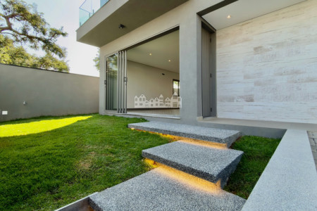 Casa à venda no bairro Loanda em Atibaia com 3 suítes e terraço solarium
