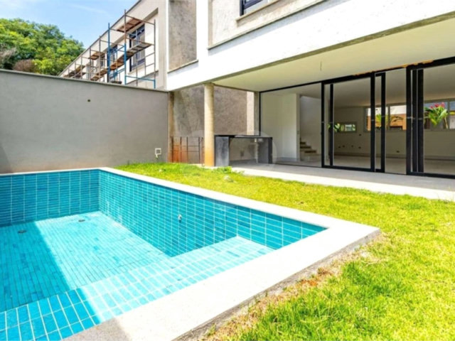 Casa à venda com 4 suítes no condomínio Venezia, São Paulo - SP