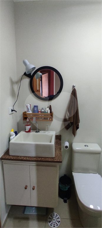 Casa à venda com 3 quartos, sendo 1 suíte,  no condomínio Residencial Vila Irmãos Arnoni, São Paulo - SP