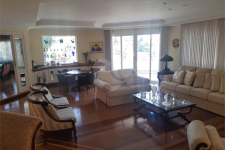 Casa à venda com 5 suítes em Jardim Leonor, São Paulo, SP