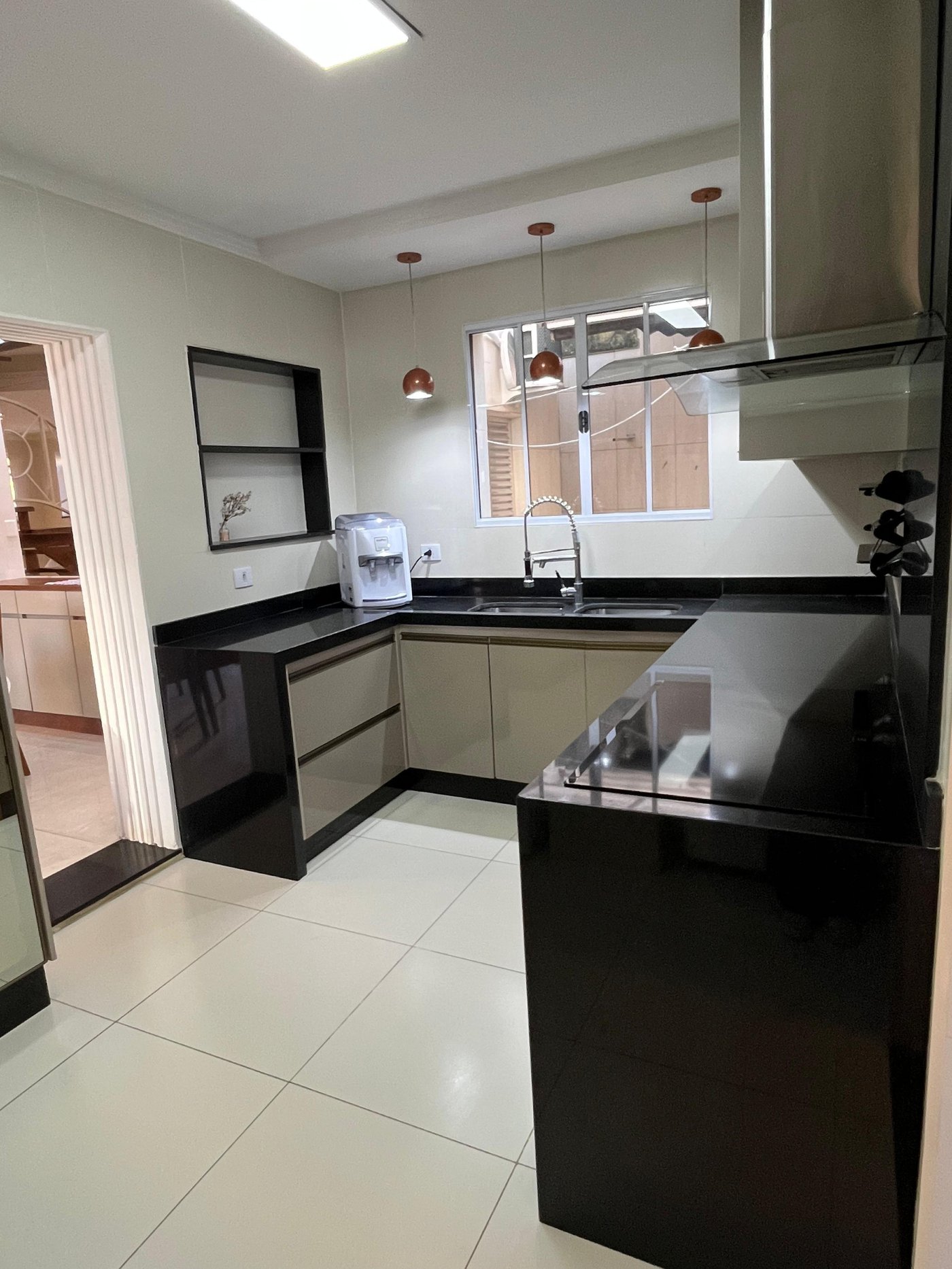 Casa à venda com 8 quartos, sendo 2 suítes, em Flórida, Praia Grande, SP