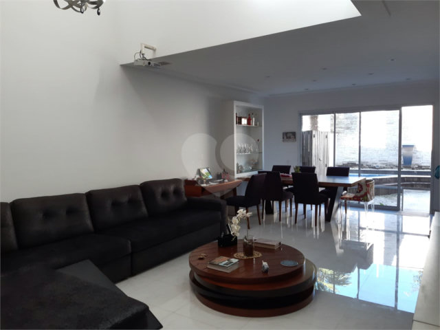 Casa à venda com 4 quartos, sendo 3 suítes,  no condomínio Cond Residencial Villagio da Serra, São Paulo - SP