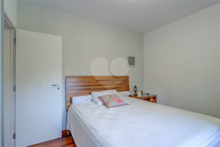 Apartamento à venda com 4 quartos, sendo 1 suíte, em Alto da Boa Vista, São Paulo, SP