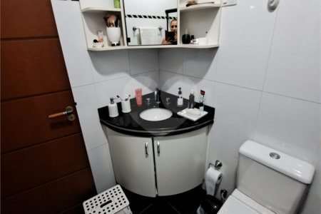Sobrado à venda com 4 quartos, sendo 2 suítes, em Vila José Bonifácio, Araraquara, SP