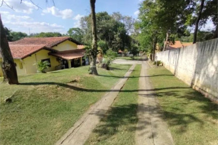 Casa à venda com 5 quartos, sendo 4 suítes, no condomínio Chácaras Flórida, Itu - SP