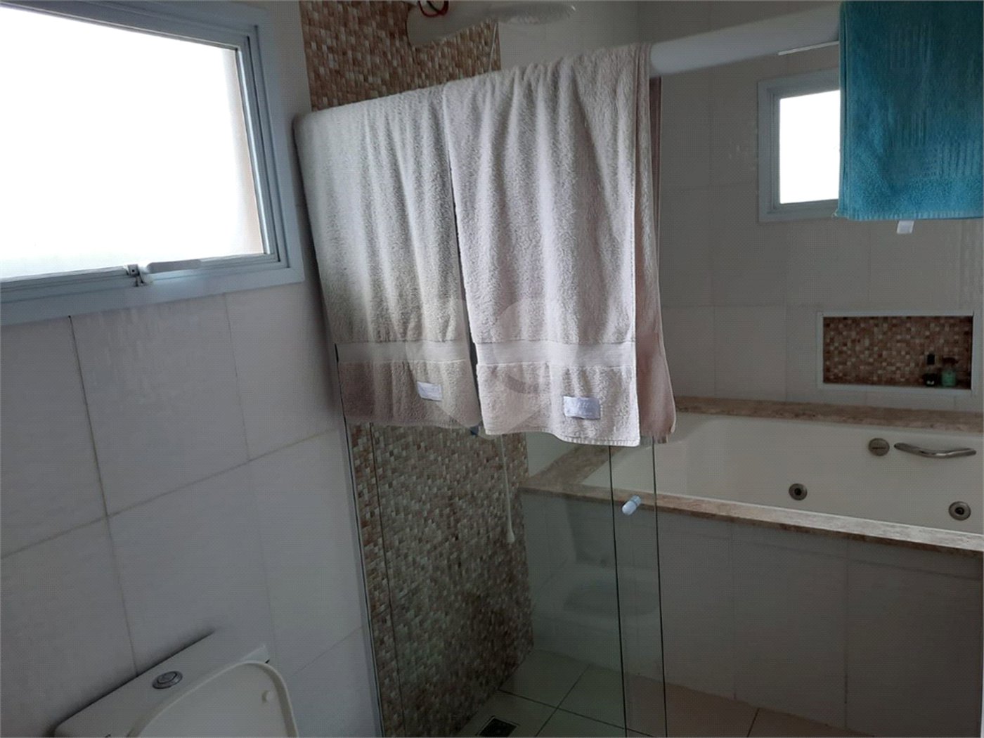 Casa à venda com 4 quartos, sendo 2 suítes, no condomínio Parque das Garças, Atibaia - SP