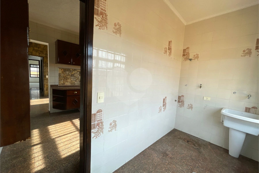 Sobrado à venda com 4 quartos, sendo 1 suíte, em Vila Nova Cachoeirinha, São Paulo, SP