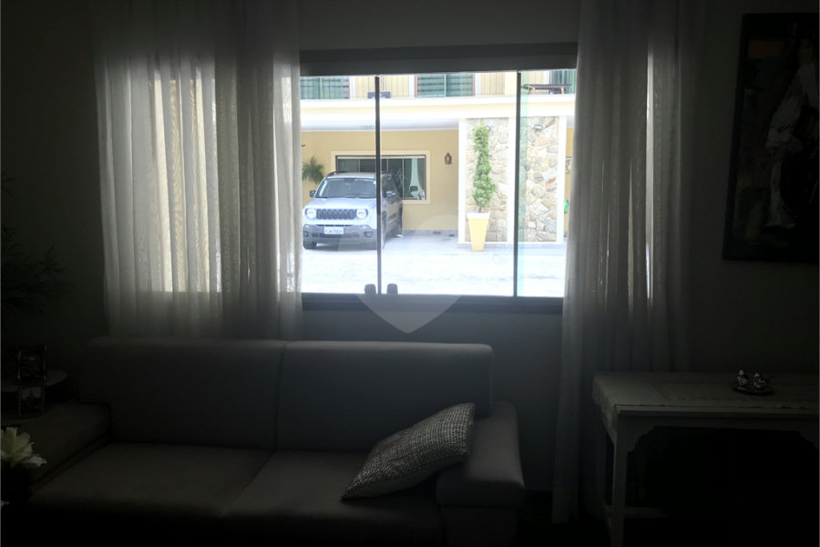 Casa à venda com 3 quartos, sendo 1 suíte, no condomínio Horto Residence, São Paulo - SP