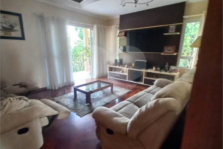 Sobrado à venda com 3 quartos, sendo 2 suítes, em Aruã, Mogi das Cruzes, SP
