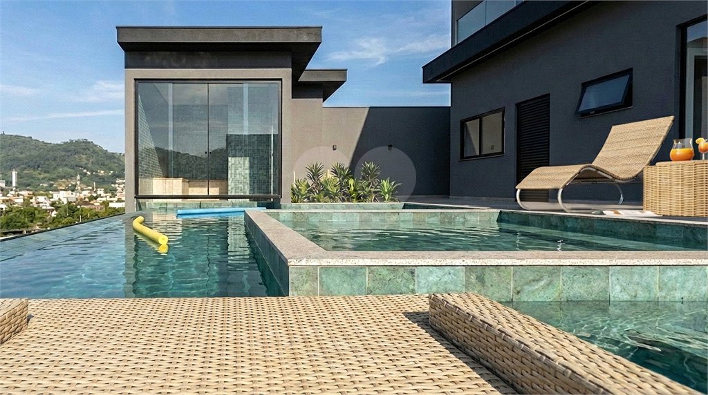 Casa à venda com 4 suítes no condomínio Residencial Green Ville, Rio de Janeiro - RJ