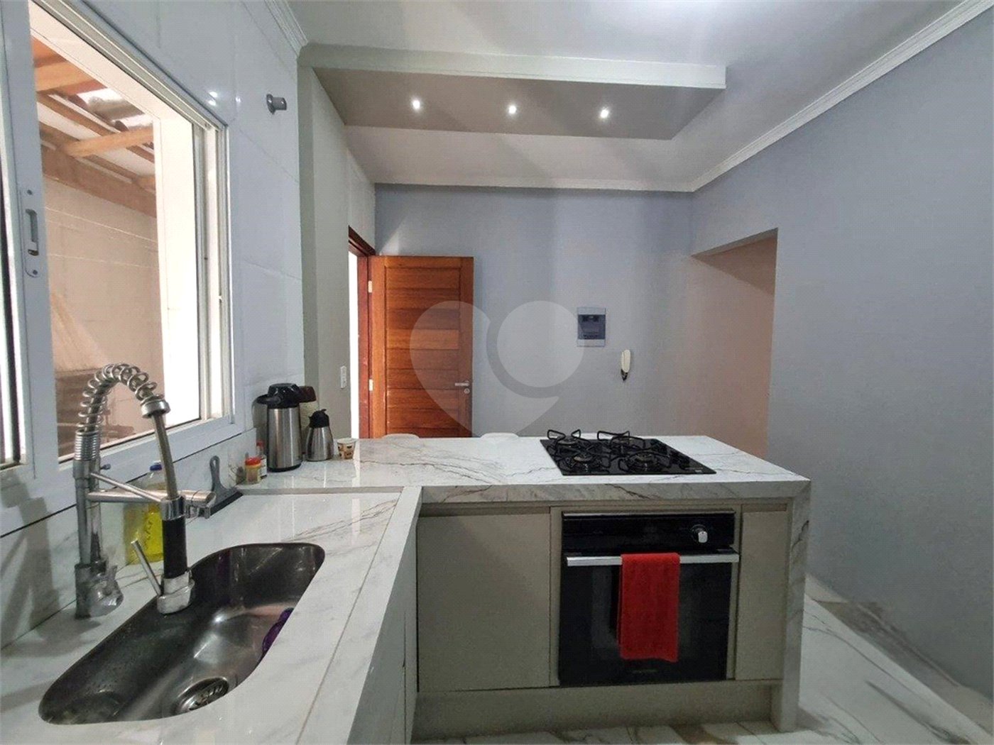 Casa à venda com 2 quartos no condomínio Karolyne, Votorantim - SP
