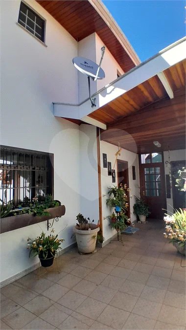Sobrado à venda com 3 quartos, sendo 1 suíte, em Vila Isabela, Campos do Jordão, SP