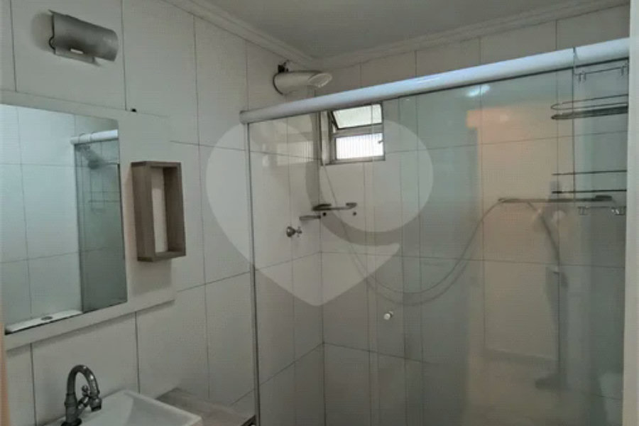 Apartamento com 2 Dormitórios , amplo com 77 metros e com vaga de garagem fixa