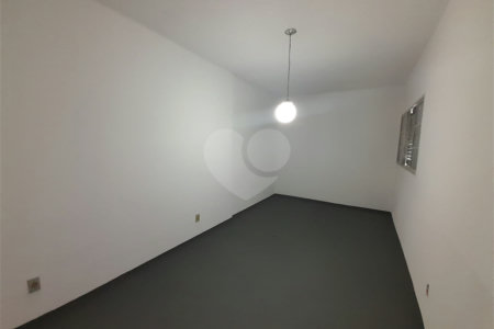 Casa Disponível para Venda ou Locação na Vila Nery – Ideal para Residência ou Comércio