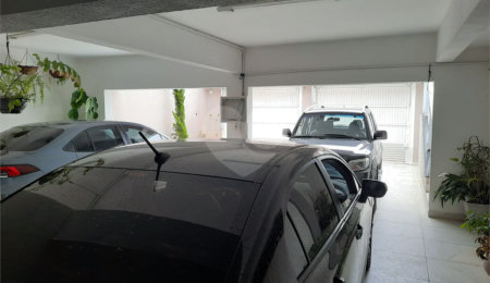 casa térrea na Vila Romana, 07 vagas de garagem, 4 quartos,, sendo 1 suíte amplo quintal.