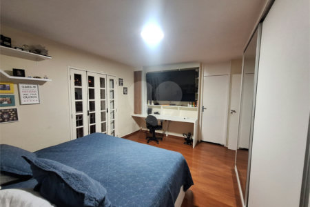 Casa à venda com 5 quartos, sendo 3 suítes,  no condomínio Vila Panamericana, São Paulo - SP