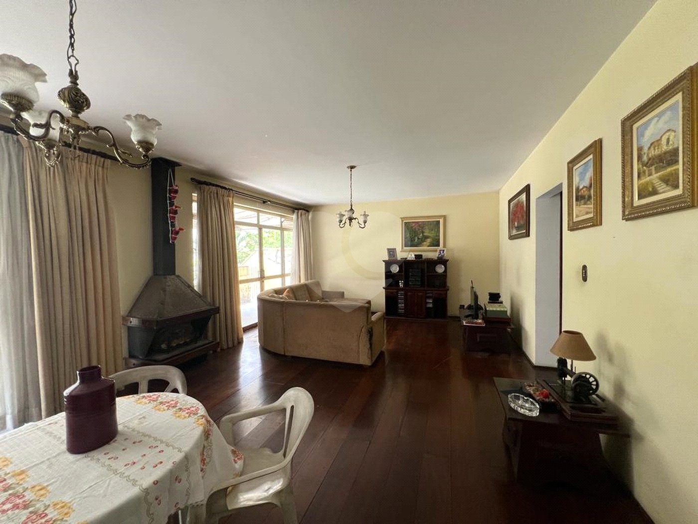 Casa à venda com 4 quartos, sendo 1 suíte, em Jardim das Vertentes, São Paulo, SP
