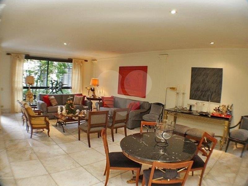 Apartamento à venda ou para alugar com 4 suítes em Moema, São Paulo, SP