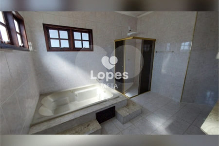 Casa à venda com 3 quartos, sendo 1 suíte, no condomínio Eldourado, São José dos Campos - SP
