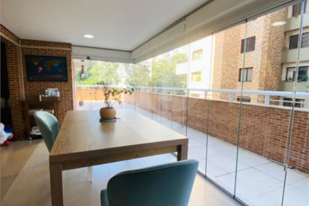 Apartamento à venda com 2 quartos, sendo 1 suíte,  em Vila Andrade, São Paulo, SP