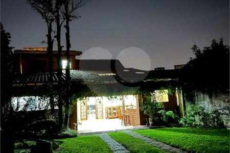 Casa à venda com 3 quartos, sendo 2 suítes, em Conjunto Habitacional Brás Cubas, Mogi das Cruzes, SP