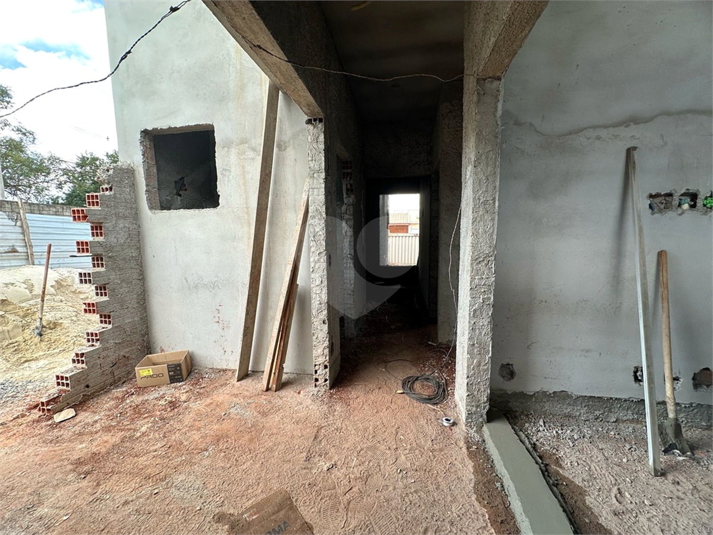 Casa à venda com 3 quartos, sendo 1 suíte, no condomínio Lago dos Ipês, Itapetininga - SP