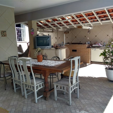 Casa à venda com 5 quartos, sendo 3 suítes,  em Vila Oliveira, Mogi das Cruzes, SP