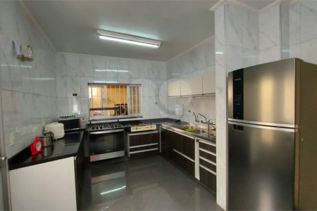 Casa à venda com 4 quartos, sendo 3 suítes, em Jardim Luzitânia, São Paulo, SP